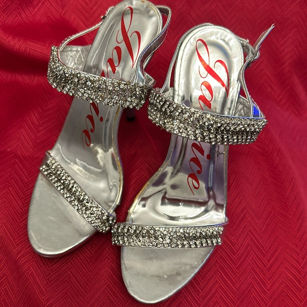 Janice 4.5” Silver Heels. Size 6